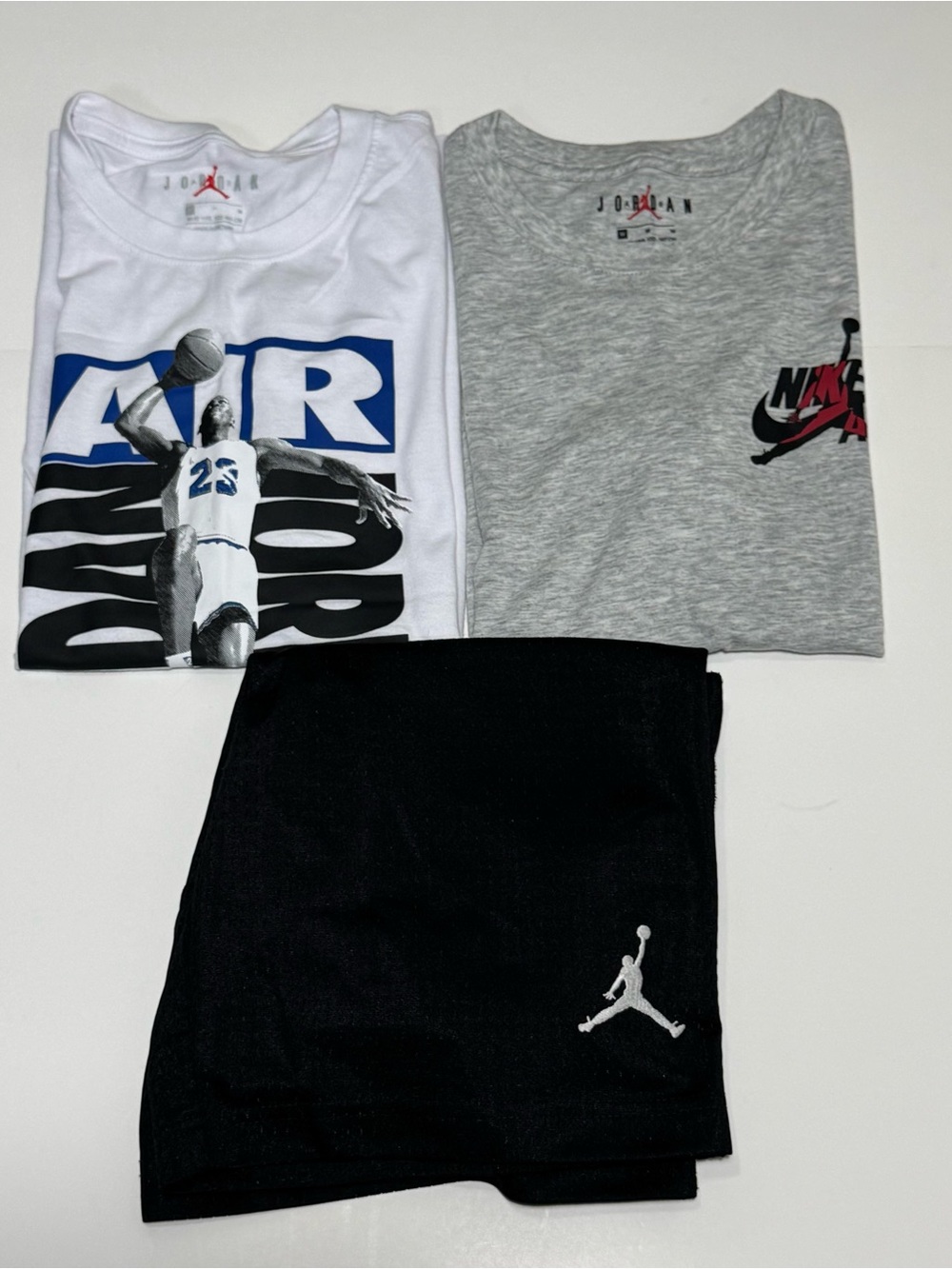 Boy's Jordan Bundle of White, Gray & Black Graphic Tee and Shorts Size M